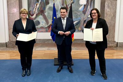 Anette Kramme (ganz links) mit Arbeitsminister Hubertus Heil und Kollegin Kerstin Griese