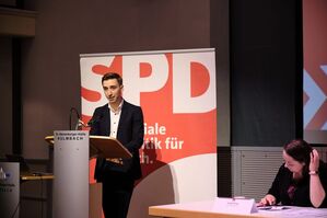 Landtagskandidat Richard Schmidt bei seiner Vorstellungsrede